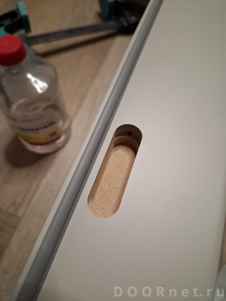 излишки  карандаша убираю обезжиривателем , т.к. обычная стирательная резина оставляет натёртый блестящий след  ,который уже потом ничем не убрать